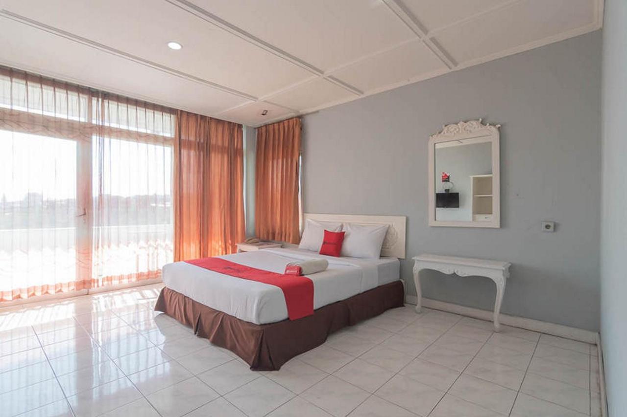 RedDoorz At Jalan Raya Lembang Hotel Padasul Bagian luar foto