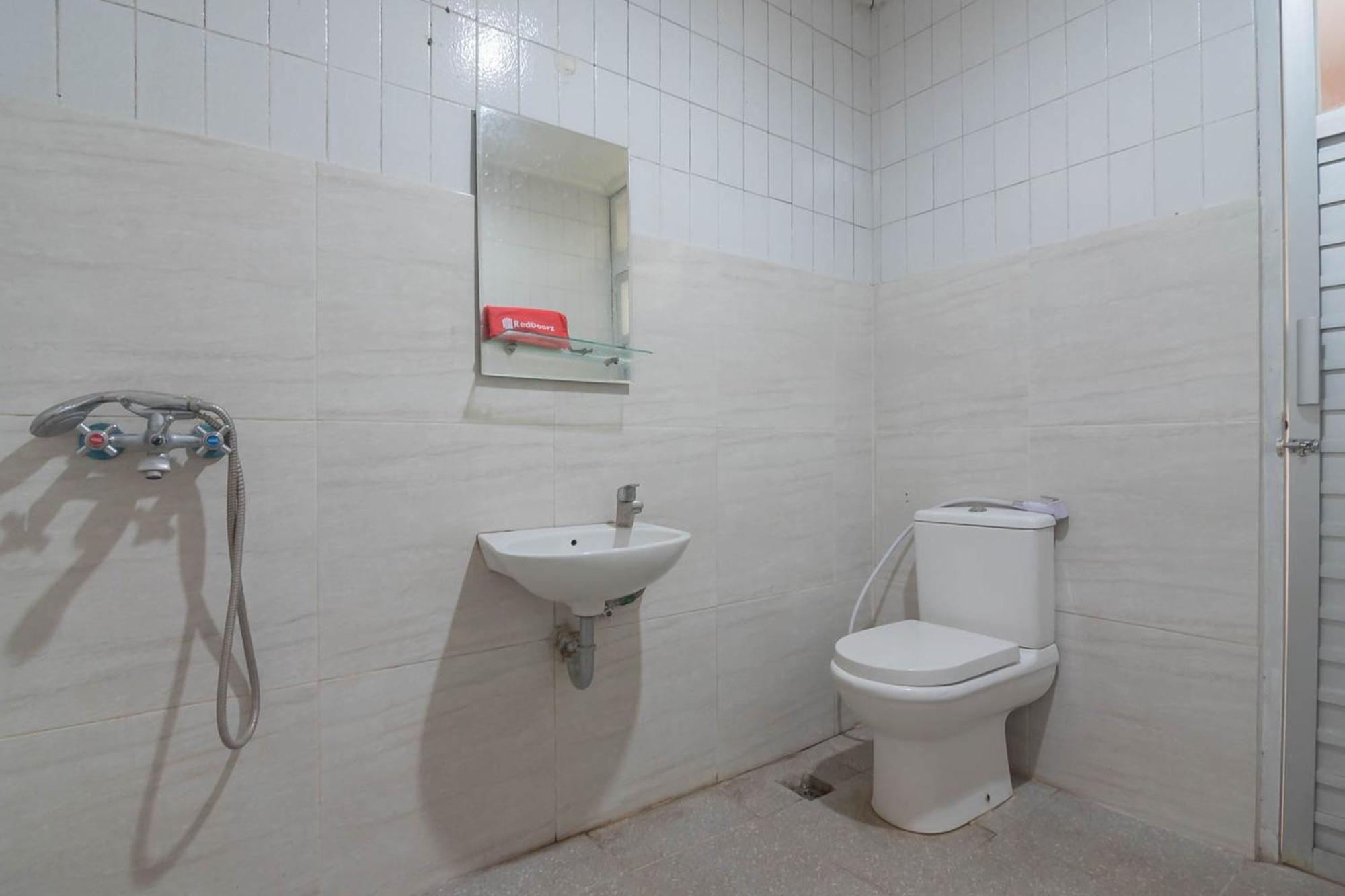 RedDoorz At Jalan Raya Lembang Hotel Padasul Ruang foto